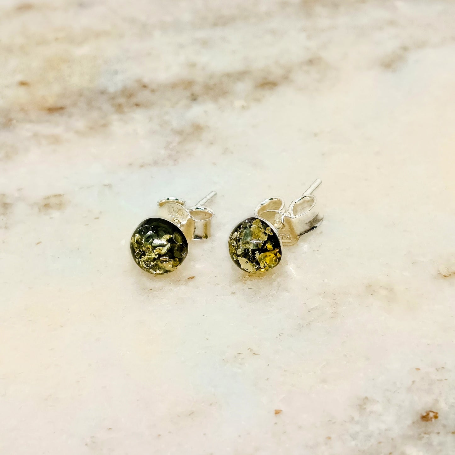 Grüne Bernstein- Ohrstecker, 925 Silber