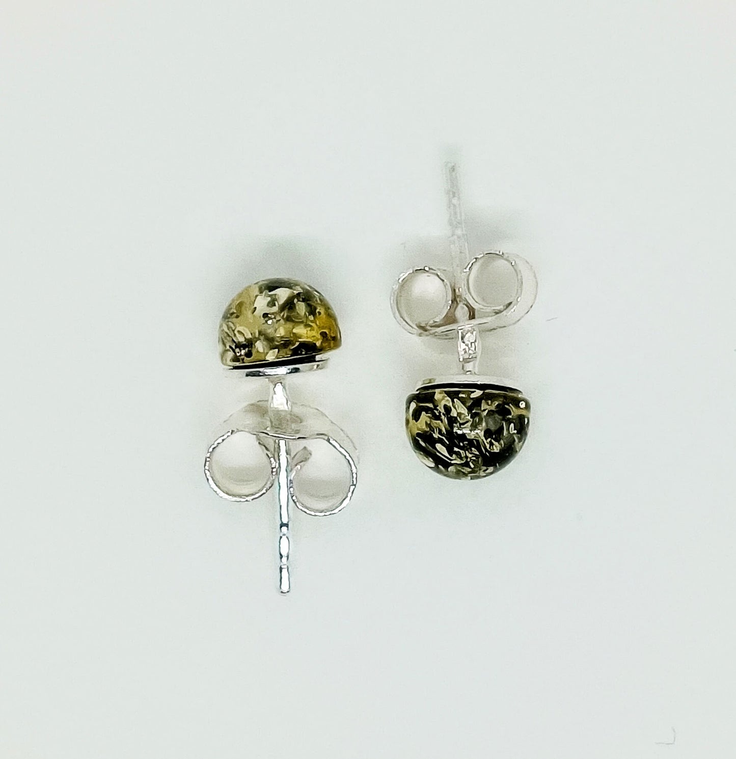 Grüne Bernstein- Ohrstecker, 925 Silber