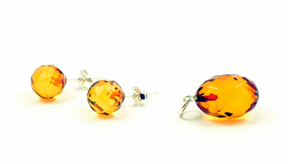 Facettierte Bernstein-Ohrstecker mit 925 Sterling Silber