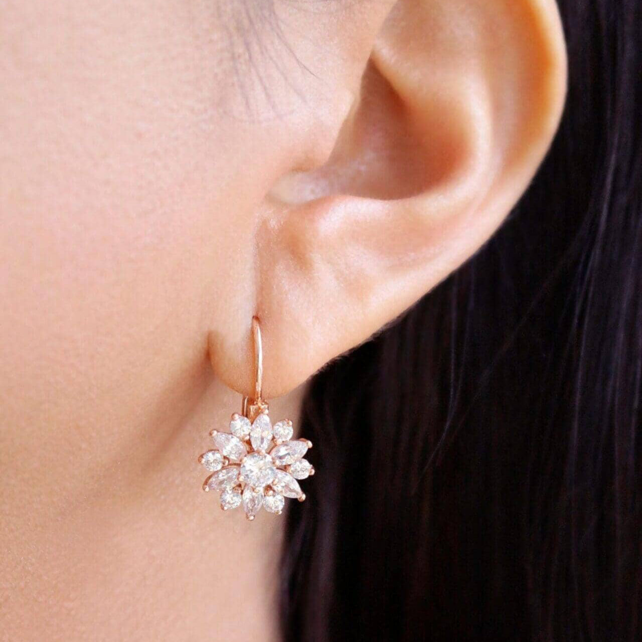 Diamant-Blumen, 18K Huggie Hoops