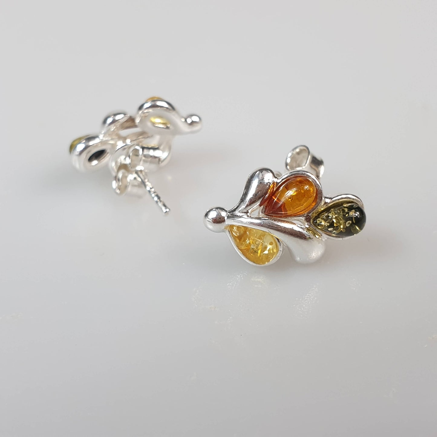 Drop earrings with amber