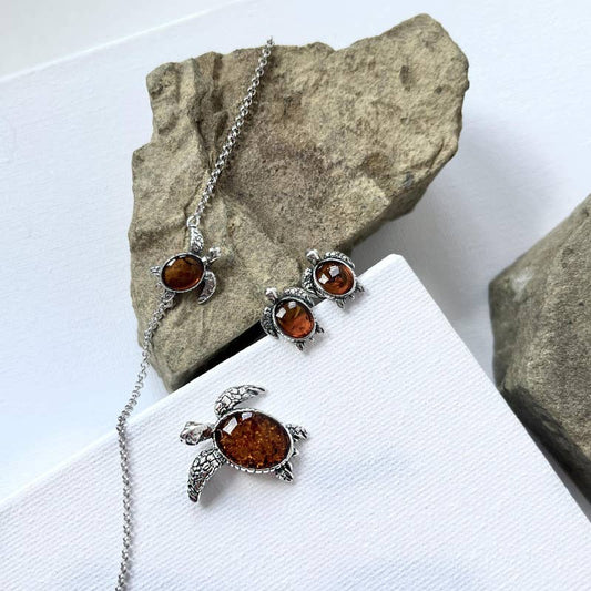 Turtle bracelet made of cognac amber, 925