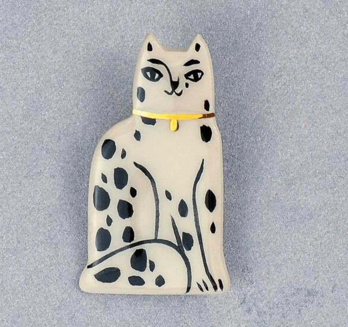 Cat brooch, black/white