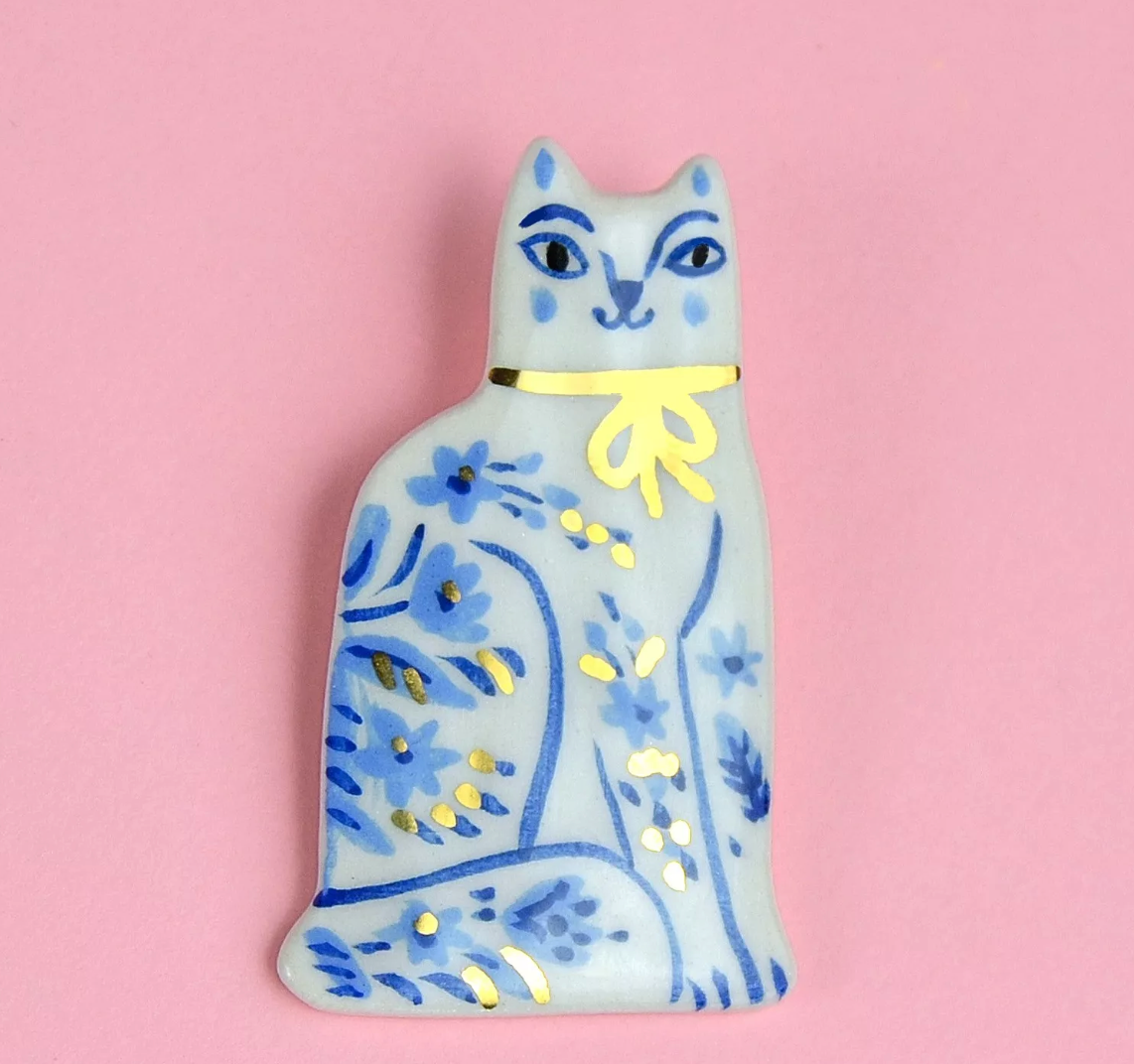 Cat brooch, blue/white floral