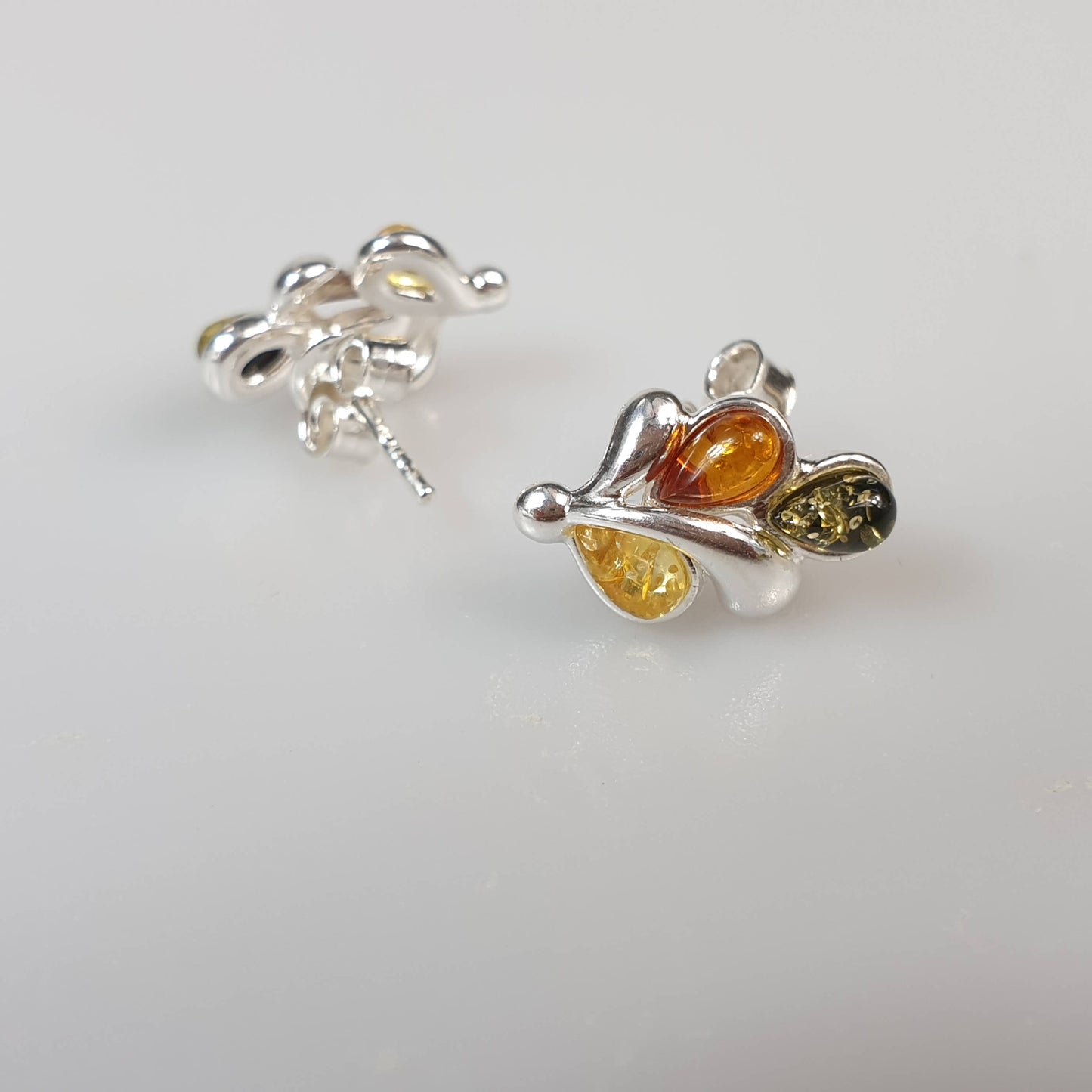 Drop earrings with amber