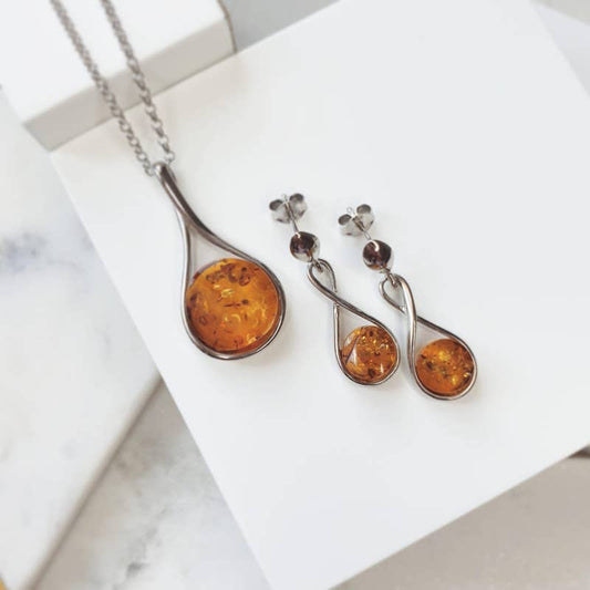 Round earrings made of cognac amber and sterling silver
